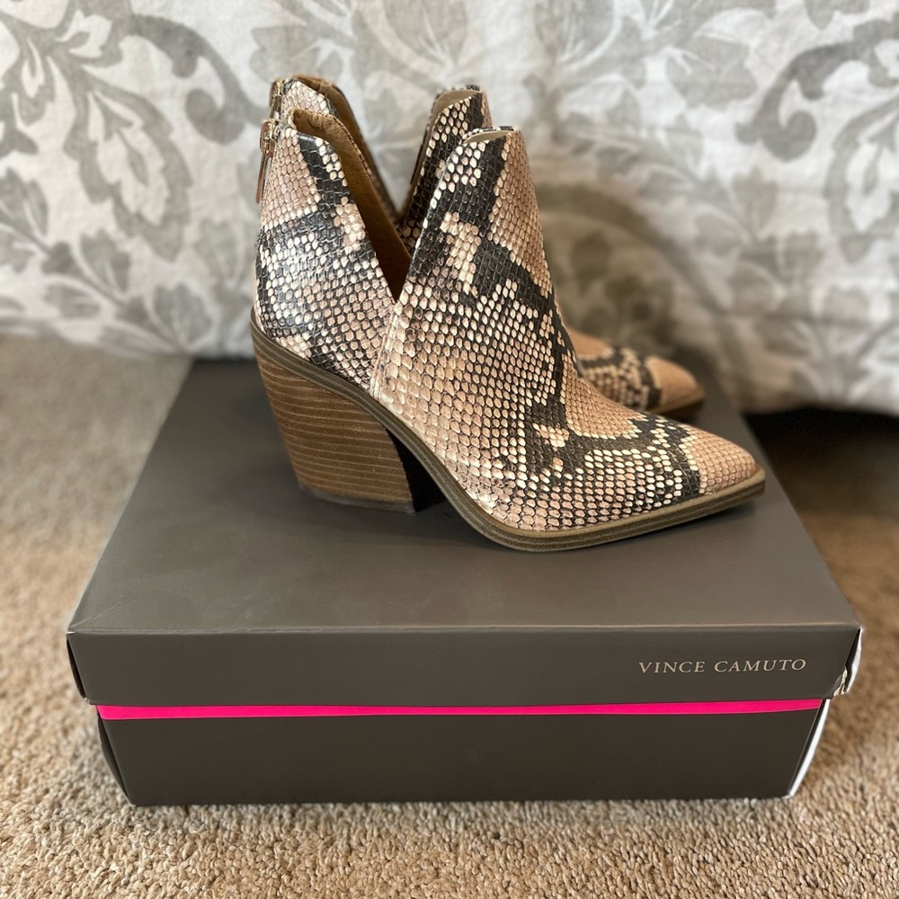 NIB Vince Camuto Gigiette Booties- Size 5